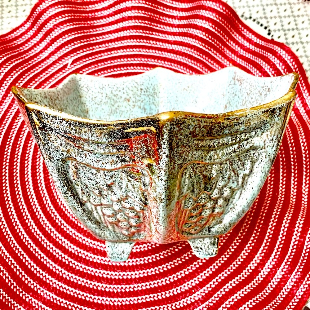 VTG CERAMIC FOOTED BOWL/PLANTER SPECKLED IN GOLD